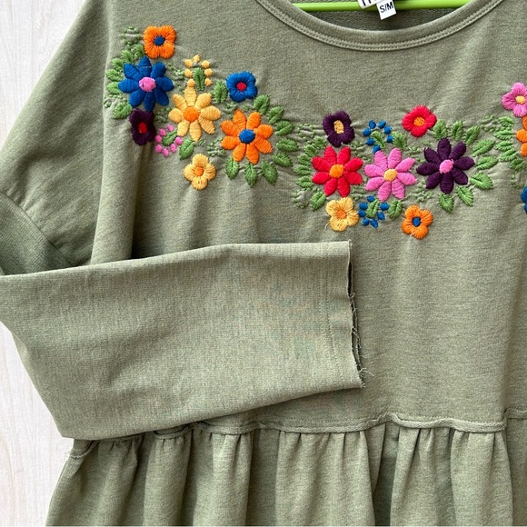 SISTER MARY Emma Floral Multicolored Embroidered Green Oversized Top Sz S/M - Picture 5 of 14